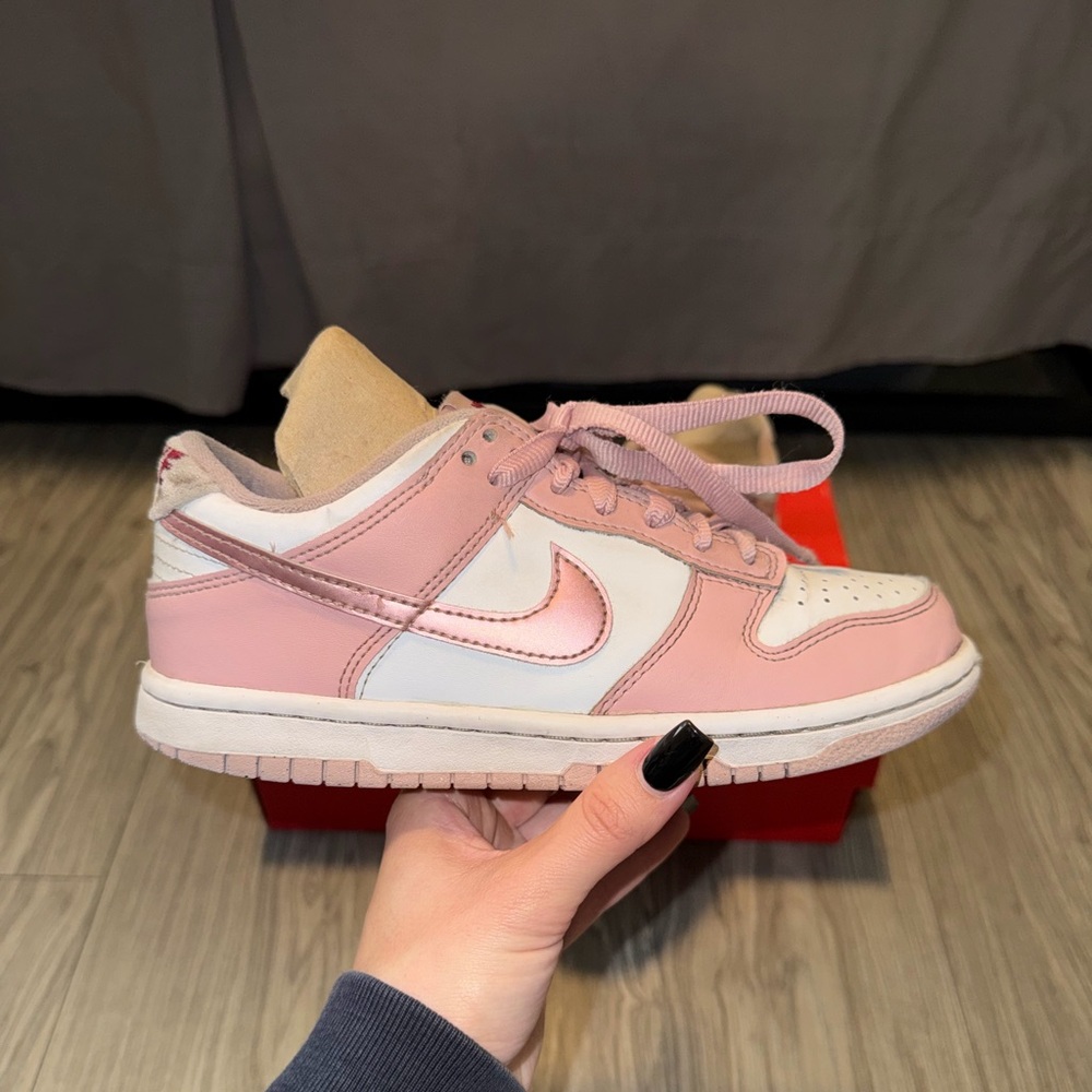 Nike Kids Low Top Sneakers in Pink and White